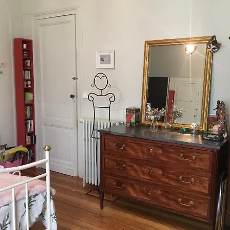 Grand Ancien 80 M2, 2 , Salon, Cuisine Equipee, Vaste Terrasse, Calme, Proche Du Centre * Bordeaux