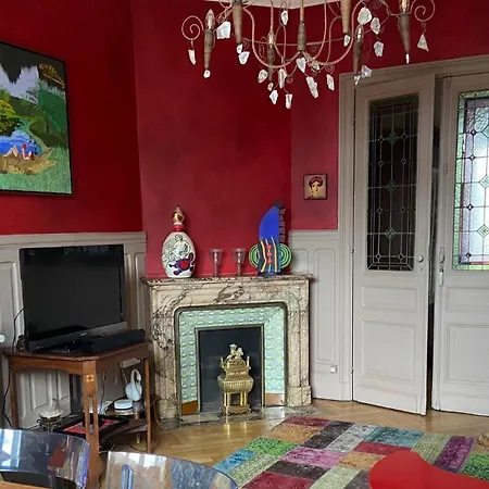 Grand Ancien 80 M2, 2 , Salon, Cuisine Equipee, Vaste Terrasse, Calme, Proche Du Centre بيت ضيافة *