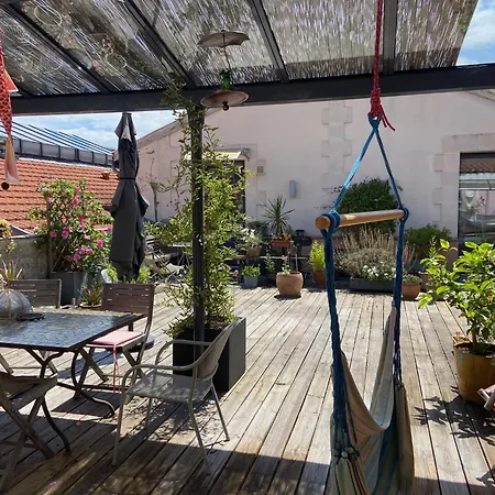 Grand Ancien 80 M2, 2 , Salon, Cuisine Equipee, Vaste Terrasse, Calme, Proche Du Centre Bordeaux